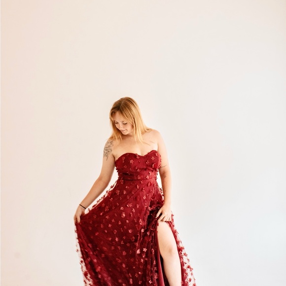 Elegant Strapless Red Dress - Picture 3 of 3